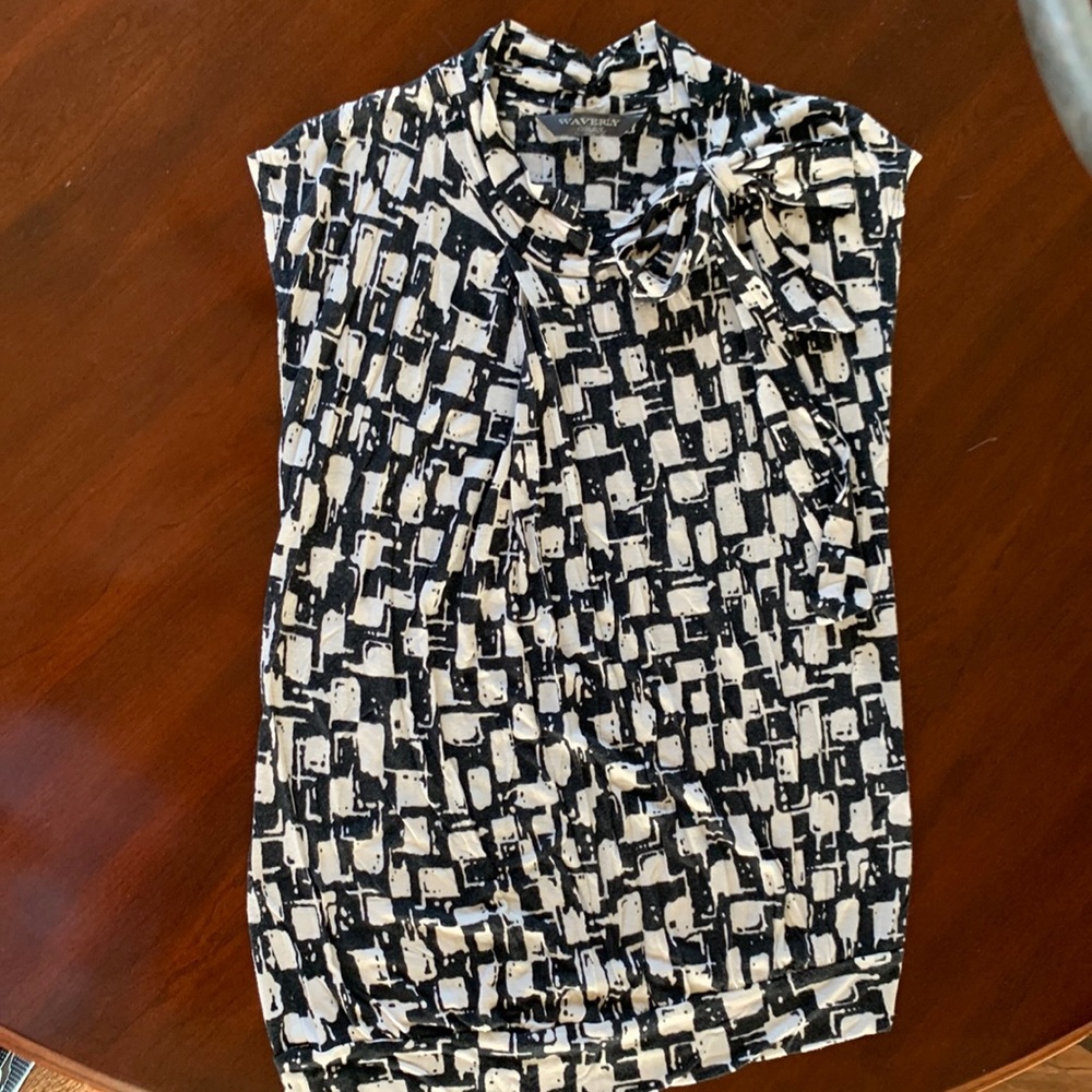 Anthropologie, Waverly brand. Side tie at the neck. Trim at bottom. Light, comfy